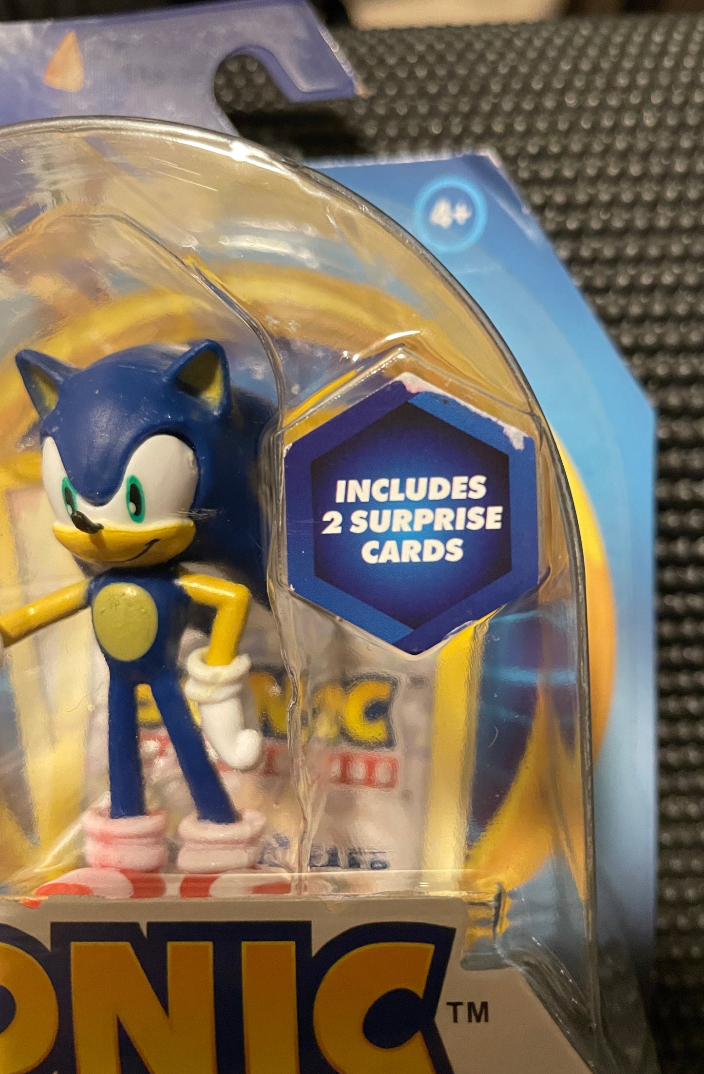 Sonic the Hedgehog Sonic 2.5” Action Figure with 2 Surprise Collector Cards Jakks Pacific