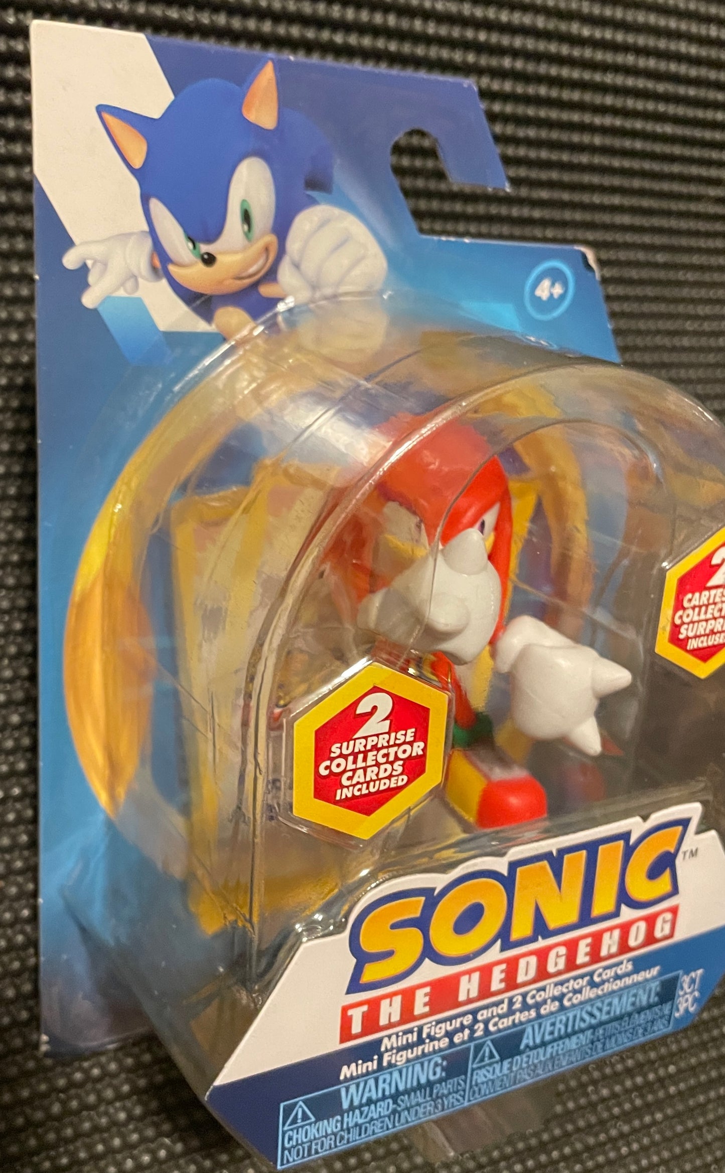 Sonic the Hedgehog Knuckles 2.5” Action Figure with 2 Surprise Collector Cards Jakks Pacific