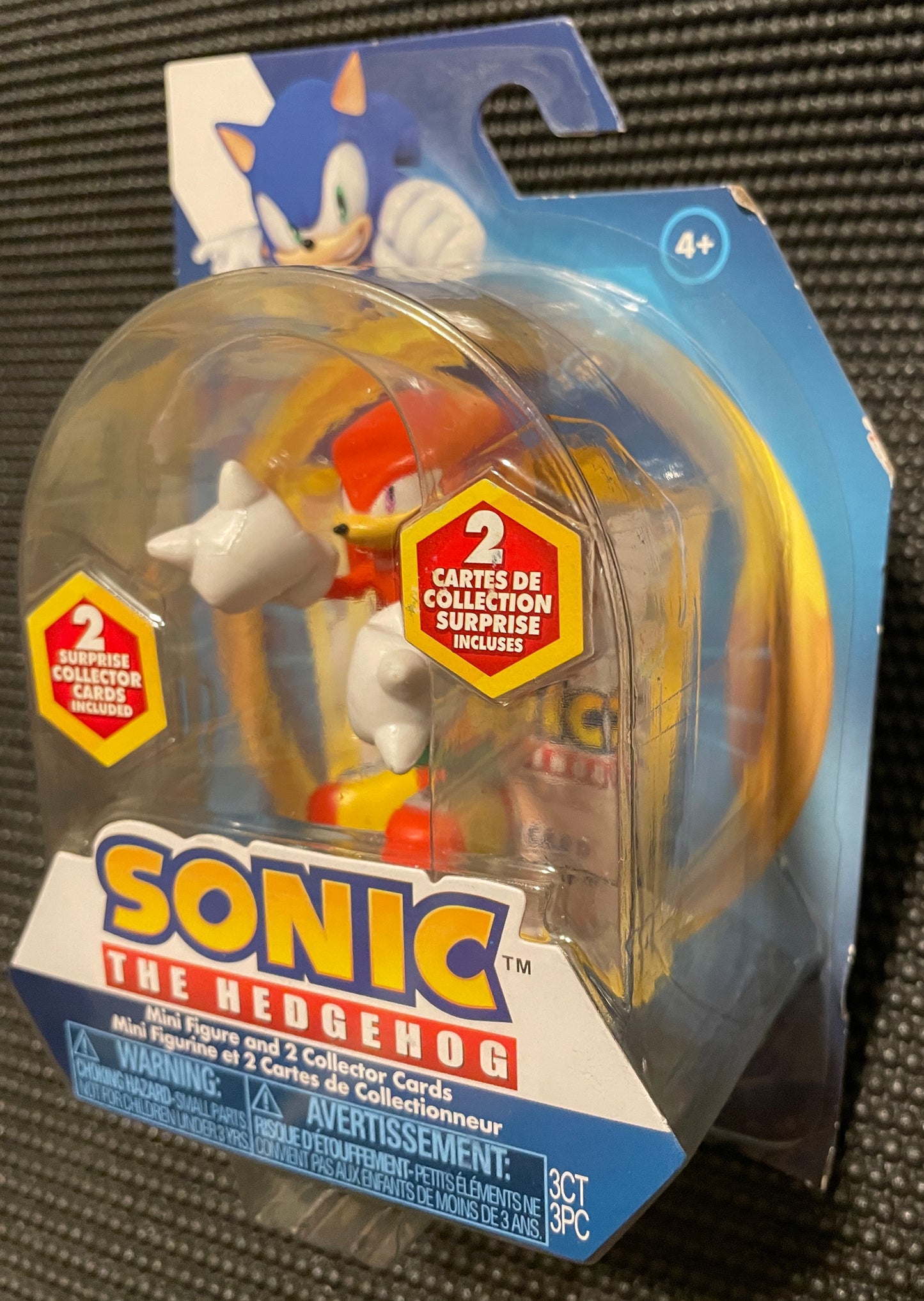 Sonic the Hedgehog Knuckles 2.5” Action Figure with 2 Surprise Collector Cards Jakks Pacific