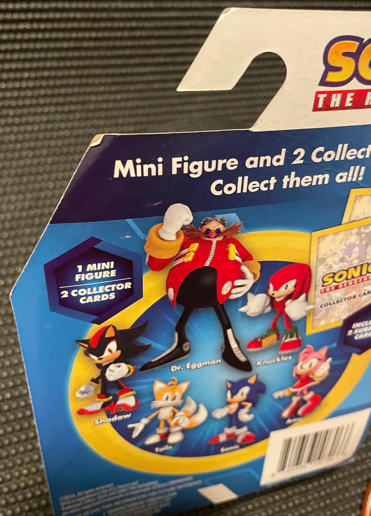 Sonic the Hedgehog Sonic 2.5” Action Figure with 2 Surprise Collector Cards Jakks Pacific