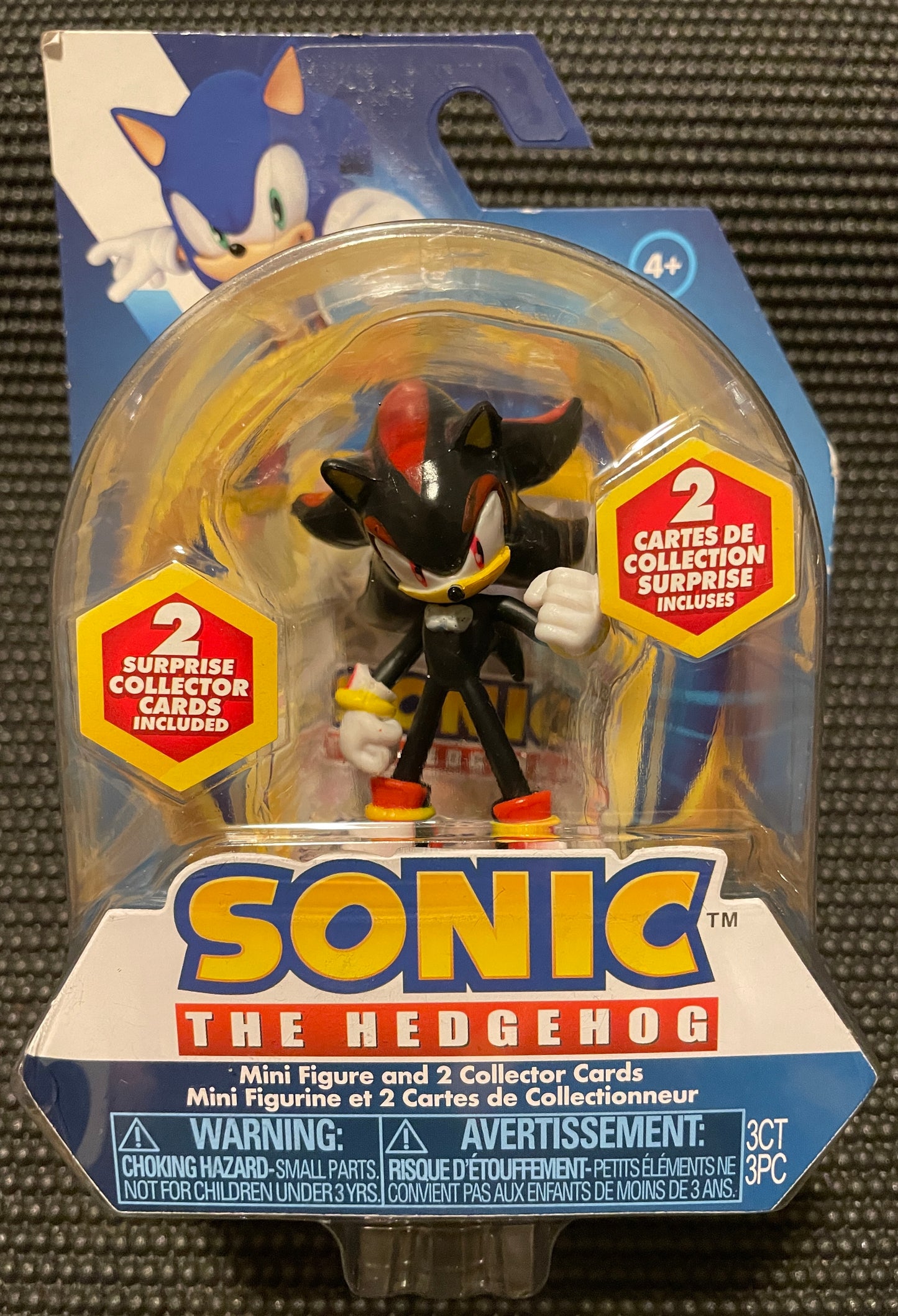 Sonic the Hedgehog Shadow 2.5” Action Figure with 2 Surprise Collector Cards