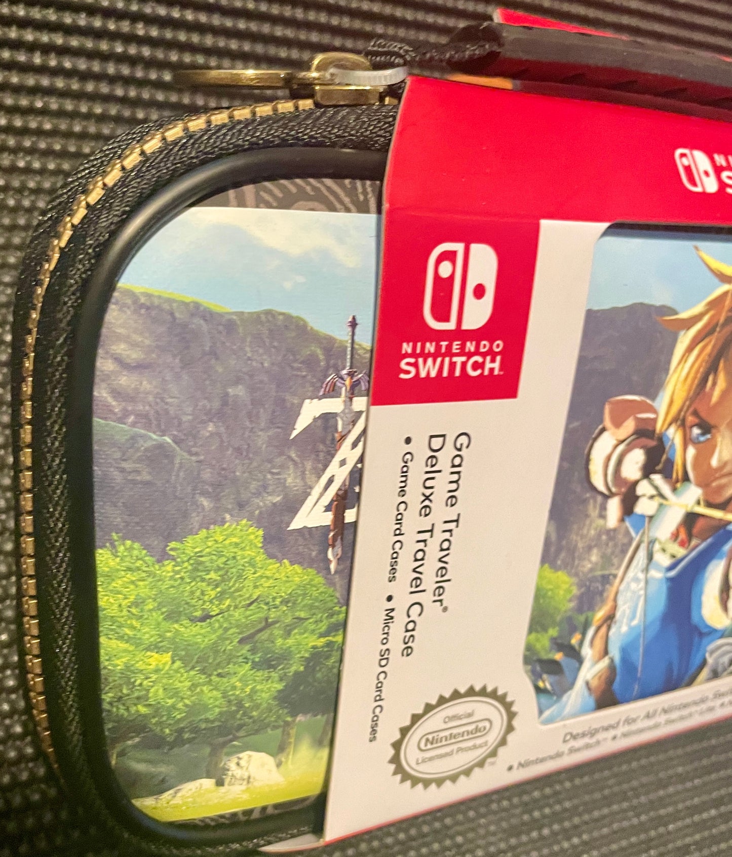 Nintendo Switch The Legend of Zelda Game Traveler Deluxe Travel Case